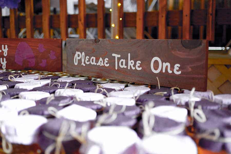 where to place wedding favors